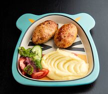 Детские куриные котлеты с картофельным пюре