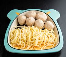 Спагетти с куриными фрикадельками