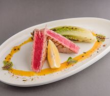 Филе тунца на гриле с соусом из маракуйи