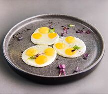 Яичница из перепелиных яиц