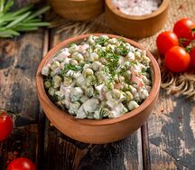 Салат Оливье с курицей