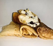 Блины с творогом и изюмом