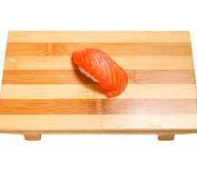 Суши с лососем