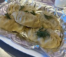 Манты из говядины (с соусом) 5 шт