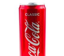 Газированный напиток Coca-Cola в жестяной банке