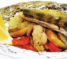 Филе судака, запеченное с овощами в фольге