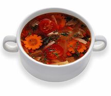 Острый суп с беконом и овощами