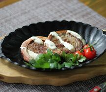 Медальоны из cвинoй вырезки с беконом