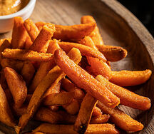 Батат фри с соусом сырный кимчи