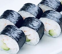 Мини-ролл с креветкой и огурцом