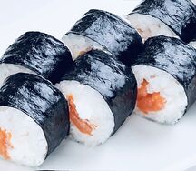 Мини-ролл с лососем и сыром