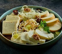 Ассорти из домашних сыров