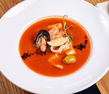 Марсельский томатный суп с рыбой и морепродуктами