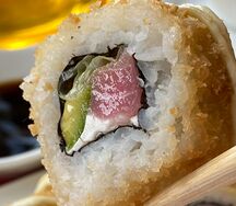 Горячий ролл с тунцом