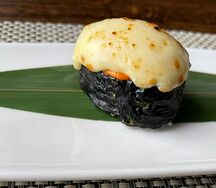 Запеченный гункан с угрём