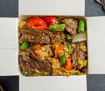 Wok острый с говядиной и рисом