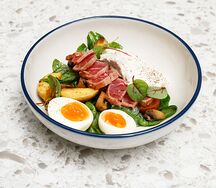 Теплый салат с тунцом