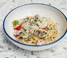 Паста с ветчиной и грибами