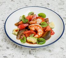 Сладкие томаты с креветками и авокадо