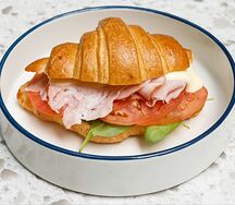 Круассан с окороком