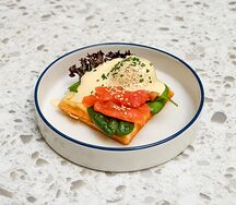 Вафля Бенедикт с лососем