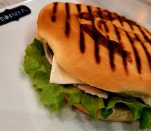 Панини Курица с соусом песто