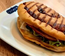 Панини Индейка с соусом песто