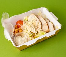 Салат Цезарь с курицей