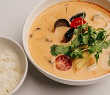 Том ям с морепродуктами