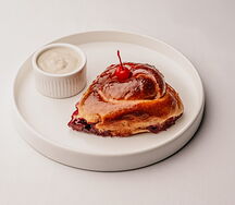 Булочка с вишней