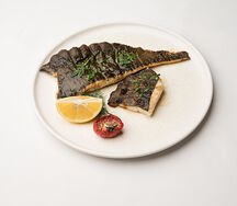 Филе камбалы с пряными травами и чесноком