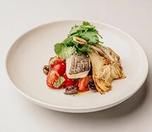 Мурманская треска с артишоками и томатами