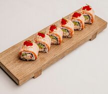 С крабом и обожженным лососем