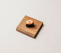 Гункан из лосося