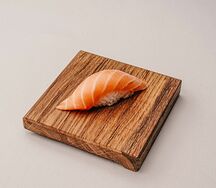 Суши из лосося