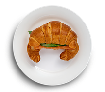 Круассан с лососем