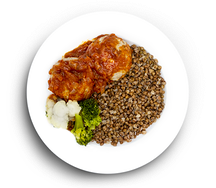 Тефтели мясные в томатном соусе с гречкой