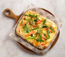 Римская пицца Копченый лосось и шпинат