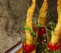 Креветки в тесте катаифи с кисло-сладким соусом
