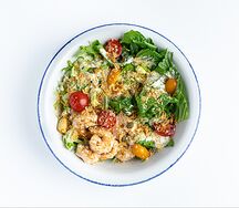 Салат с соусом цезарь и креветками