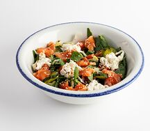 Салат с лососем и страчателой