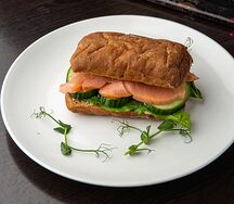 Чиабатта с лососем и творожным сыром