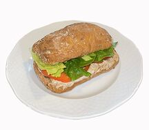 Чиабатта с тунцом и томатами