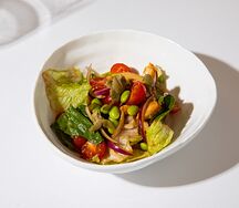 Салат с курицей гриль