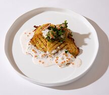 Драники с креветками под икорным соусом