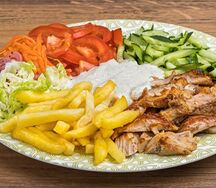 Шаурма арабская на тарелке с говядиной