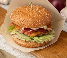 Бургер с говядиной и кунжутом