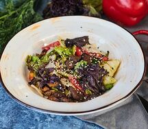 Тёплый салат из говяжей вырезки