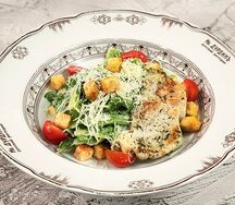 Салат Цезарь с куриной грудкой