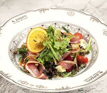 Салат Мегрэ с утиной грудкой